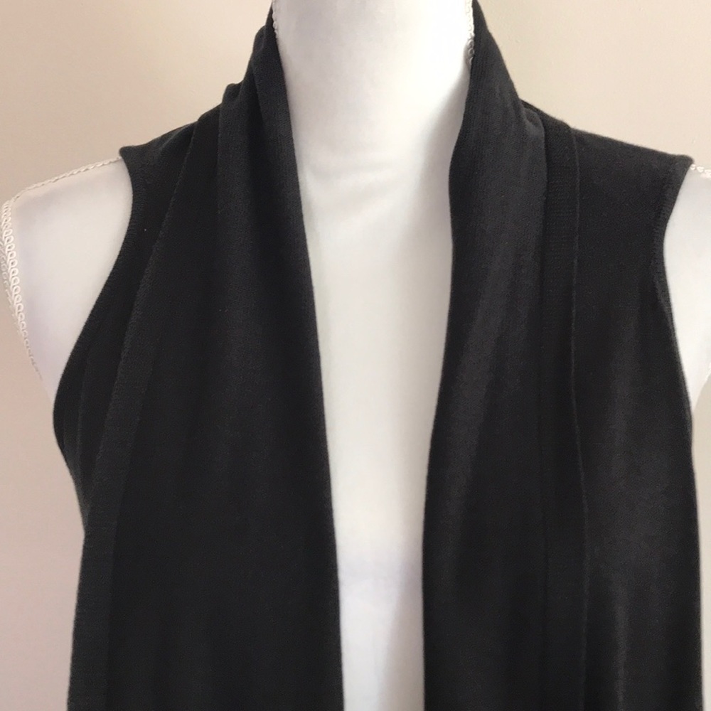 Vest - Picture 3 of 4